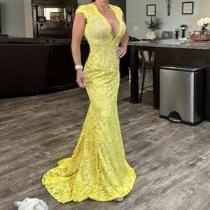 Jovani Yellow Lace Long Prom Dress sz 0